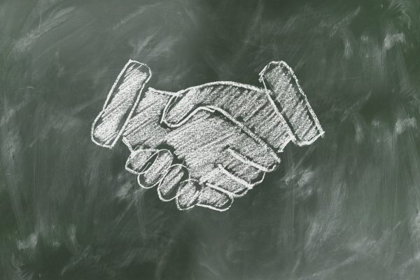 shaking-hands-2499612_1920
